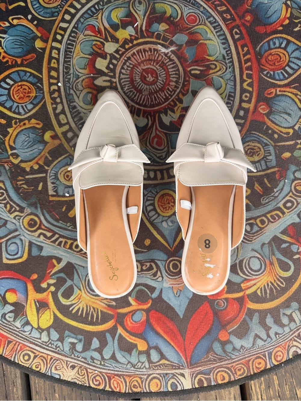 SEDUCE White Pointed Bow-Accent Slip-On Mules